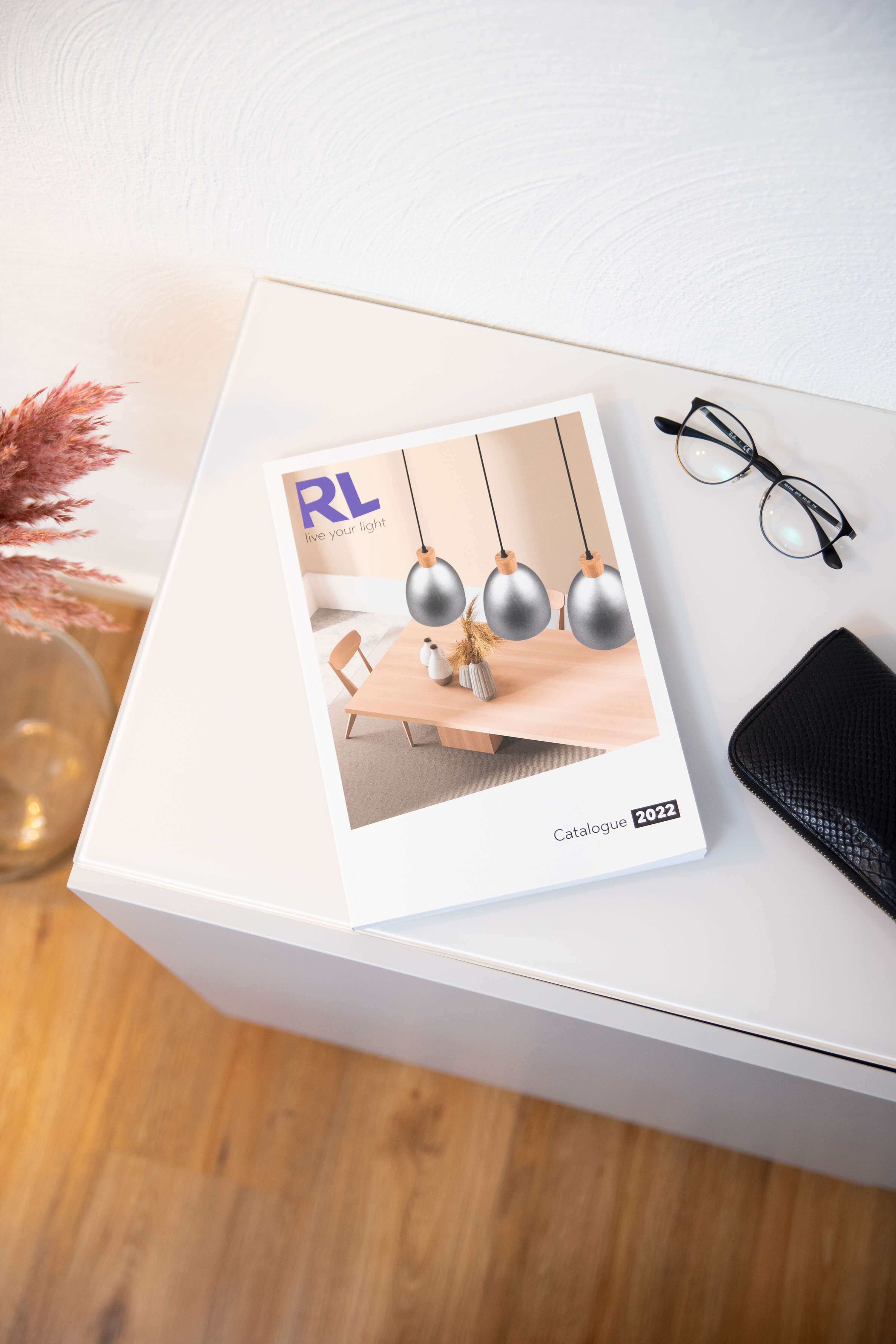 Foto von Titelseite vom Reality Leuchten Katalog